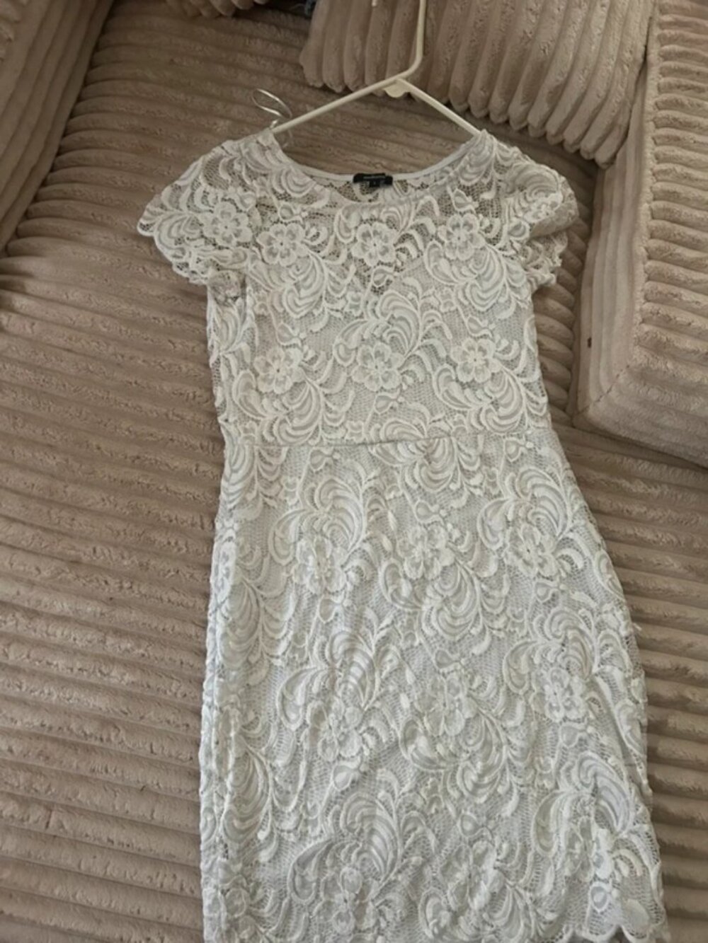 Crème lace dress